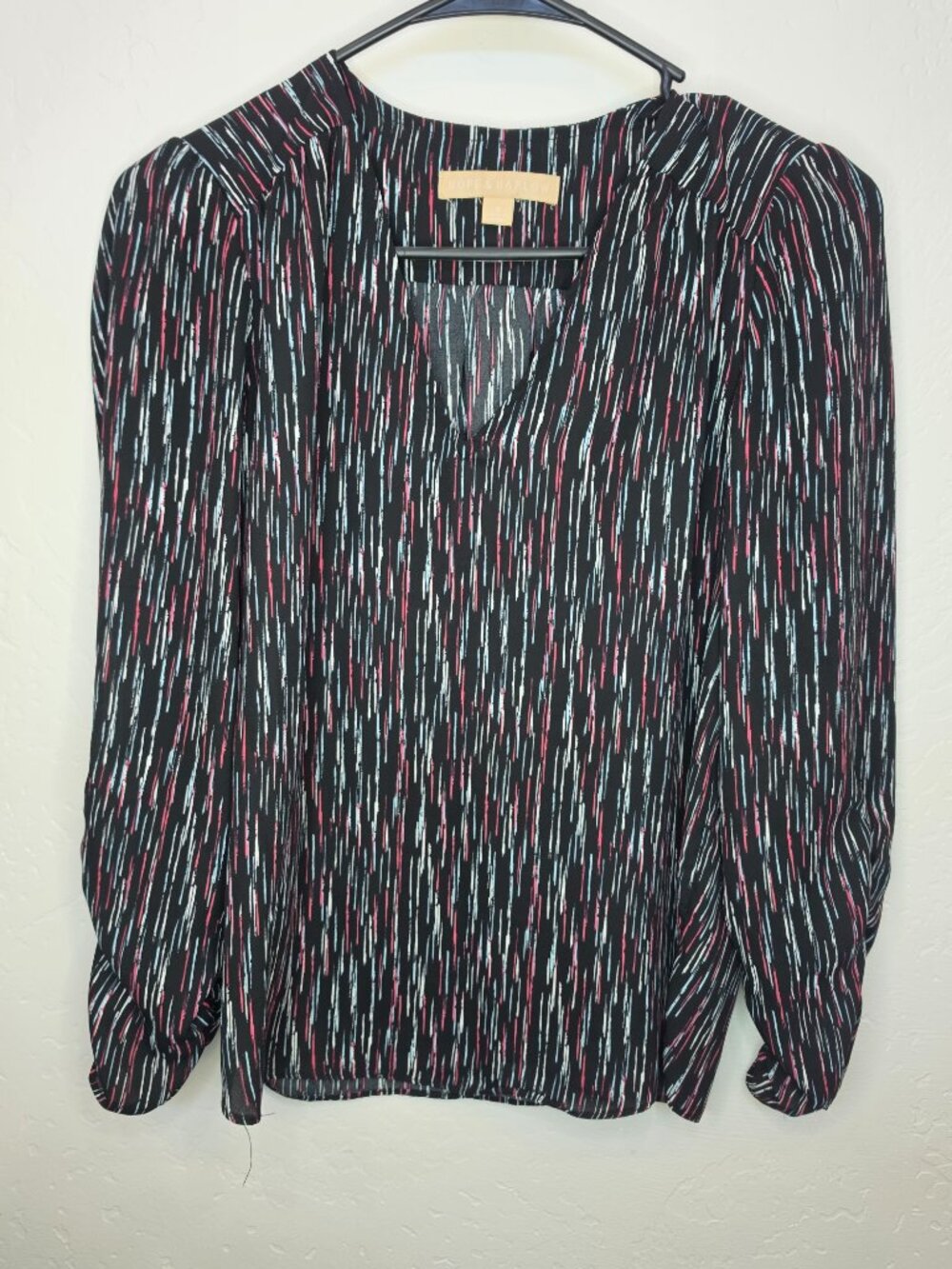 Hope & Harlow Black Brushstroke Stripe V-Neck Blouse - Size Small
